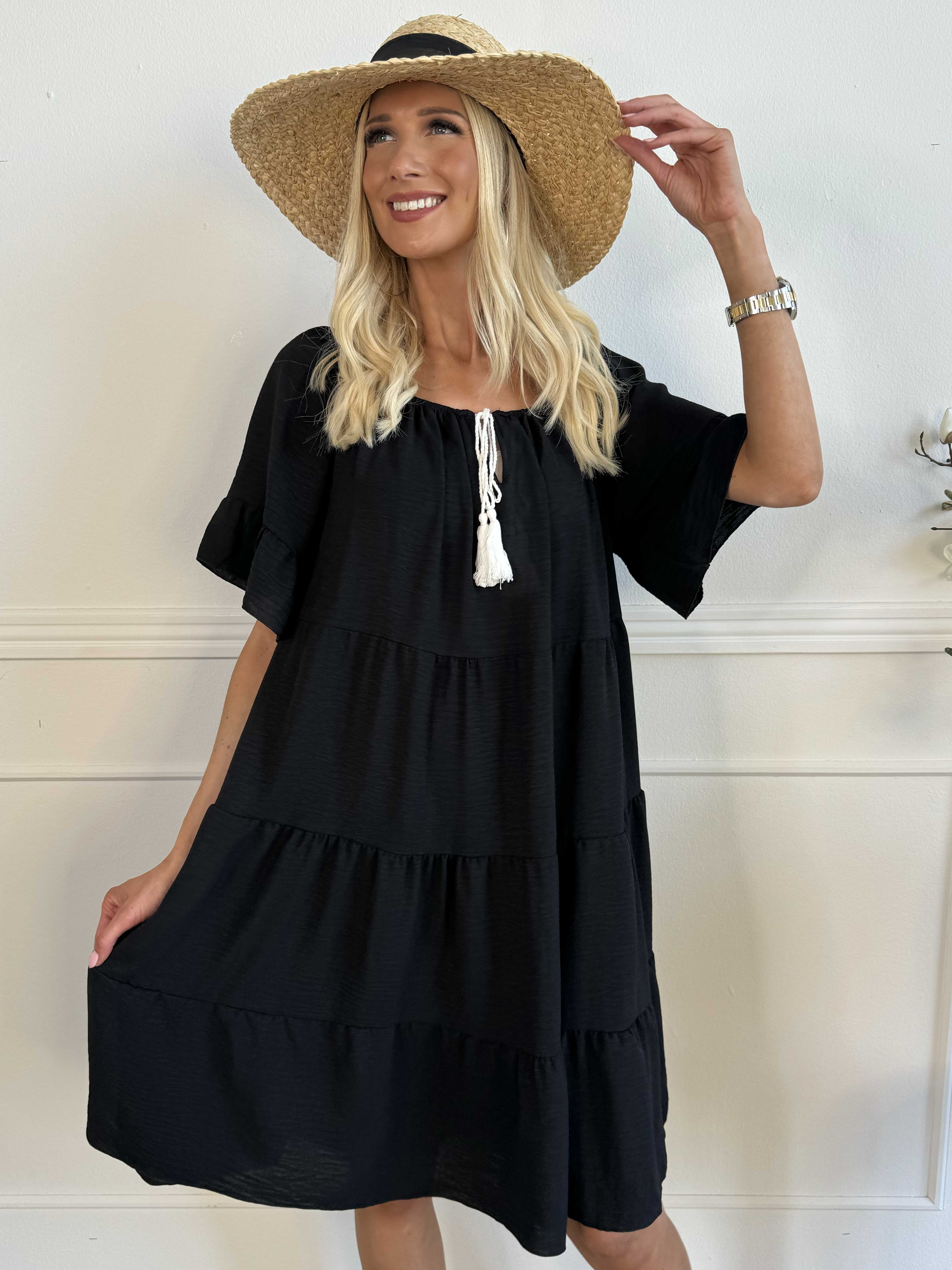 Murcia - Klänning i viskos med lager på lager och elastisk halsringning